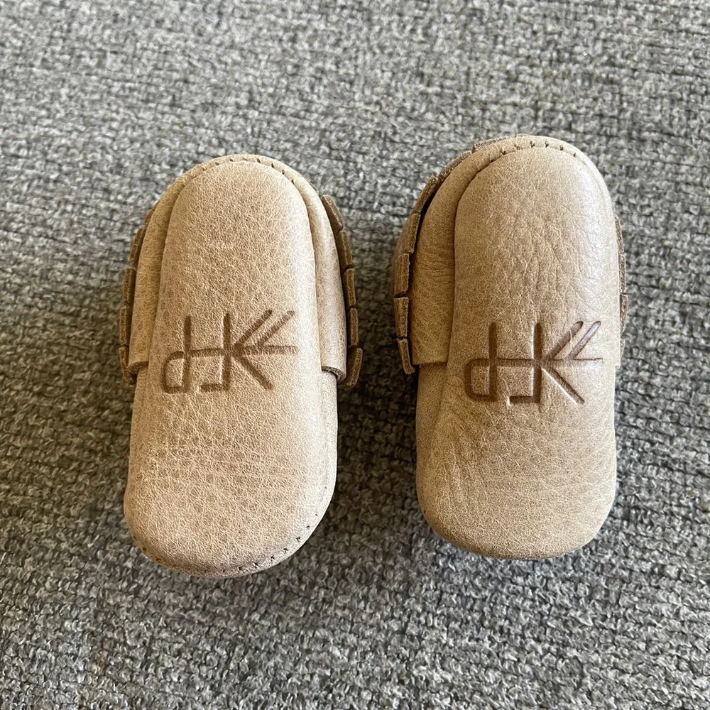 Size 0 Natural Tan Freshly Picked Baby Moccasins EUC Boy Girl Gender Neutral